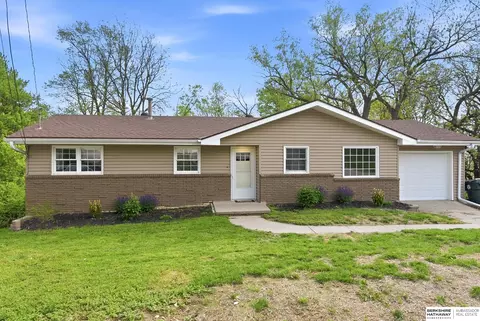 16 Shady Ln, Council Bluffs, IA 51503