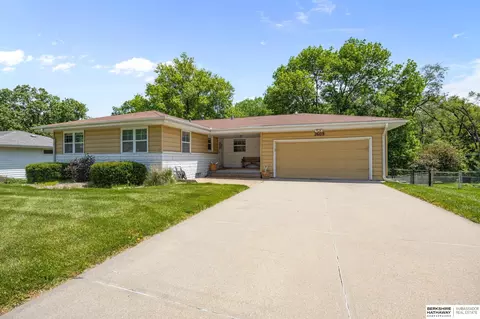 3609 Armbrust Dr, Omaha, NE 68124