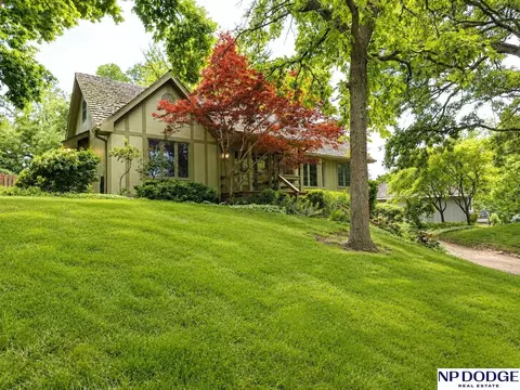 118 Bellevue Blvd S, Bellevue, NE 68005