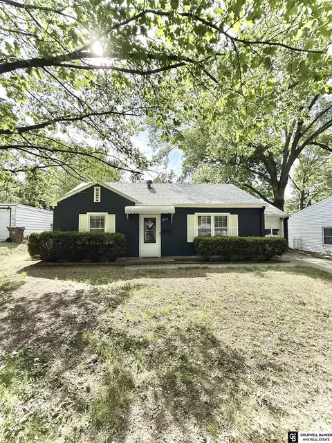 3045 S 42nd St, Lincoln, NE 68506