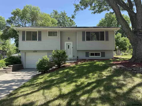 1618 SW 16th St, Lincoln, NE 68522