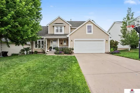 4738 Birch Hollow Dr, Lincoln, NE 68516