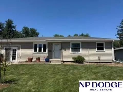7622 Park View Blvd, La Vista, NE 68128