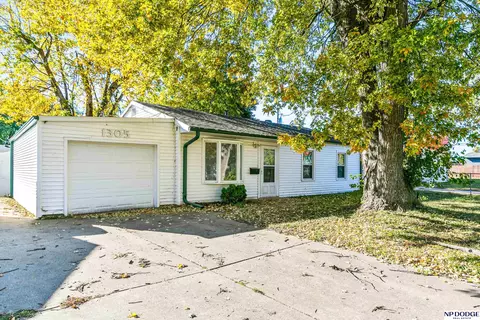 1305 Janbrook Blvd, Carter Lake, IA 51510