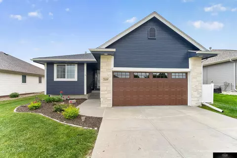 2609 Aberdeen Dr, Papillion, NE 68133