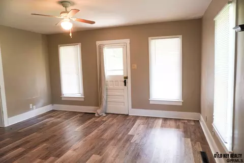 488 N 4th St, Tecumseh, NE 68450