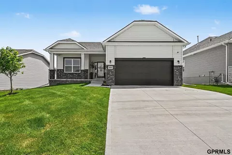 10313 S 209th St, Gretna, NE 68028