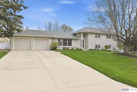 21708 Leavenworth St, Elkhorn, NE 68022