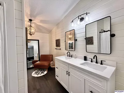 Bath - 410 S 7th St, Lyons, NE 68038 photo 1 of 8