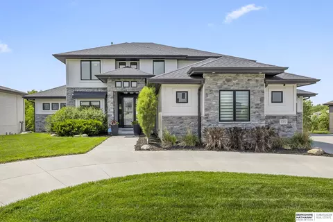 17803 Binney St, Omaha, NE 68116