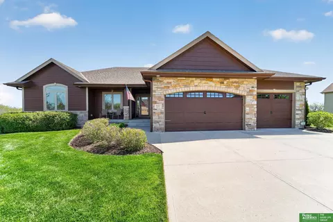 827 Wedgewood Ct, Plattsmouth, NE 68048