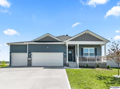 9007 Alexandra Rd, Omaha, NE 68157
