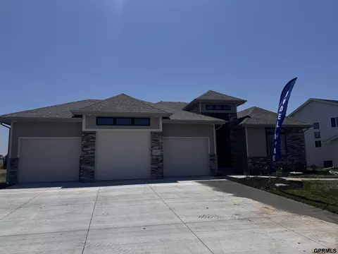 12605 Shepard St, Papillion, NE 68138
