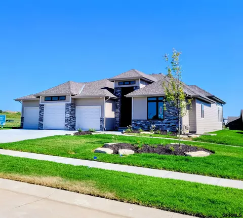 12605 Shepard St, Papillion, NE 68138