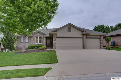10025 S 179th St, Omaha, NE 68136