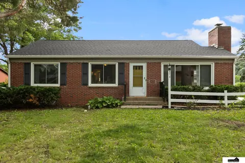 6015 Sumner St, Lincoln, NE 68506