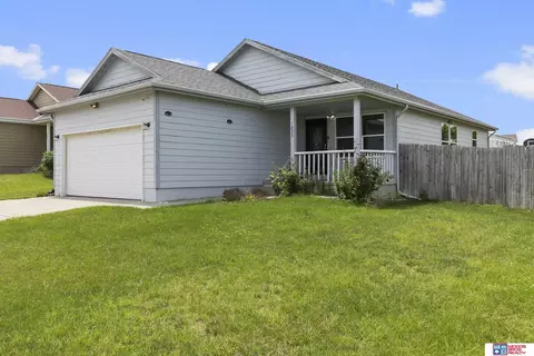1833 NW 47th St, Lincoln, NE 68528
