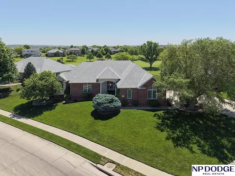 2409 Leigh Ln, Papillion, NE 68133