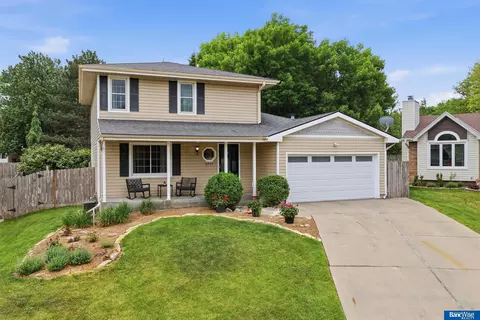 2717 Kipling Cir, Lincoln, NE 68516