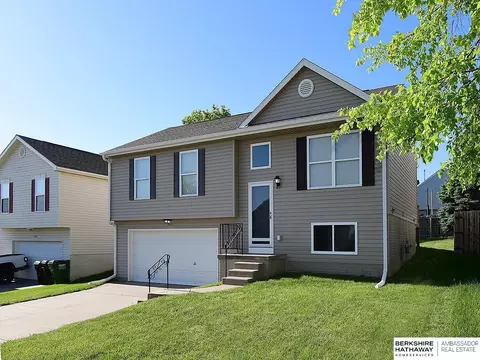 16133 Cottonwood St, Omaha, NE 68136