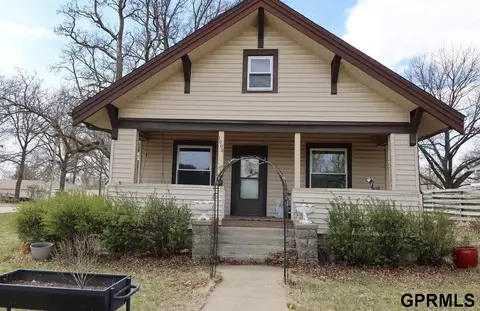 Exterior - 1003 N 14th St, Beatrice, NE 68310 photo 2 of 11