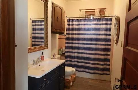 Bath - 1003 N 14th St, Beatrice, NE 68310 photo 2 of 2