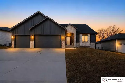 1031 S 88th St, Lincoln, NE 68510