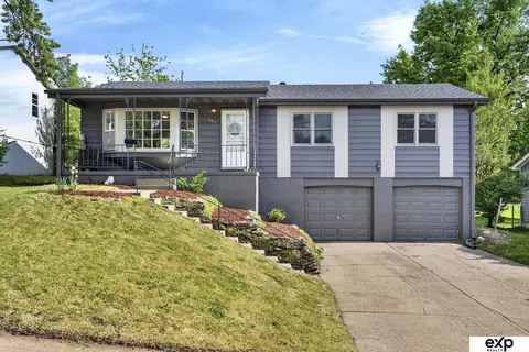 6411 Parkview Ln, Omaha, NE 68104