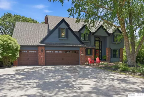 1415 Skyline Dr, Elkhorn, NE 68022