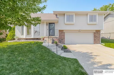 15251 Valley St, Omaha, NE 68144