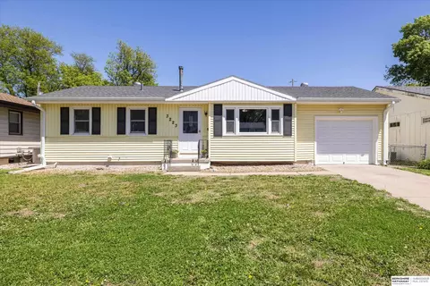 3223 S 122nd St, Omaha, NE 68144
