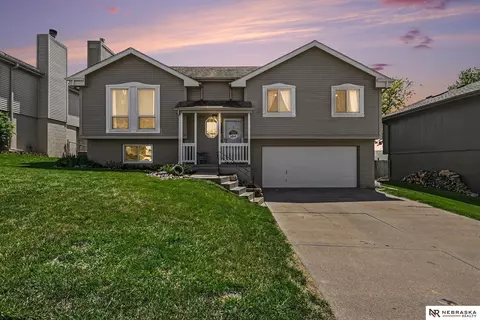 8417 Wyoming St, Omaha, NE 68122