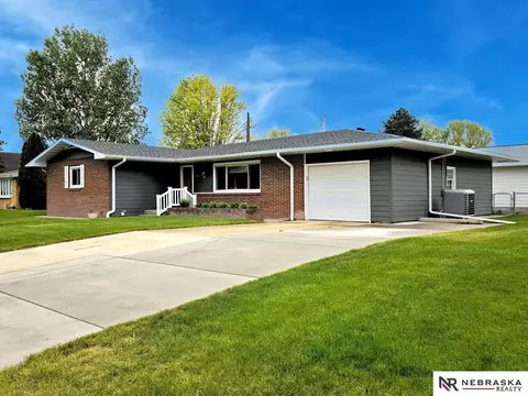 302 W 5th St, Valentine, NE 69201