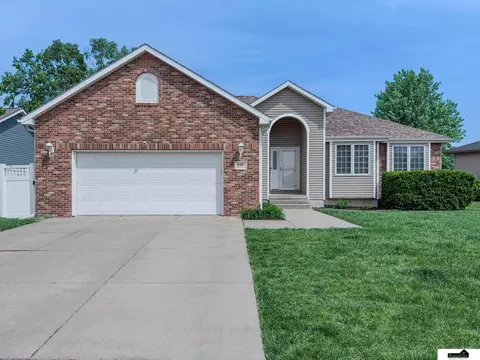 6411 Saline Dr, Lincoln, NE 68504