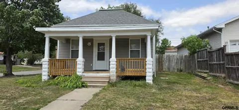902 Hartley St, Lincoln, NE 68521
