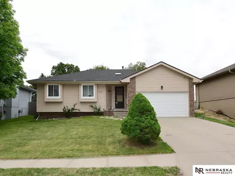 2703 Alberta Ave, Bellevue, NE 68147