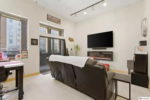 902 Dodge St #203, Omaha, NE 68102