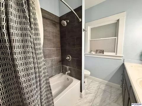 Bath - 310 Crystal St, Lyons, NE 68038 photo 2 of 2
