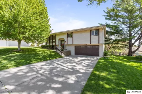 12118 Erskine Cir, Omaha, NE 68164