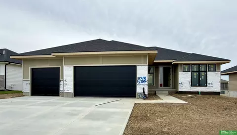 11718 S 124th Ave, Papillion, NE 68046
