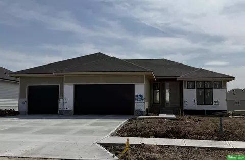11718 S 124th Ave, Papillion, NE 68046