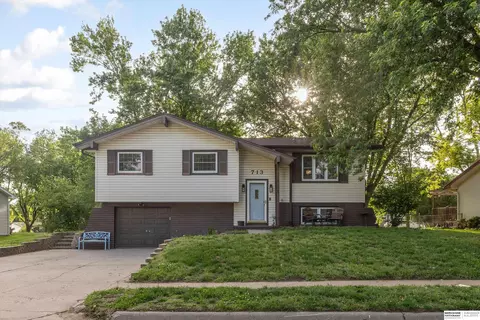 713 N 12th St, Blair, NE 68008