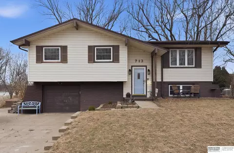 713 N 12th St, Blair, NE 68008