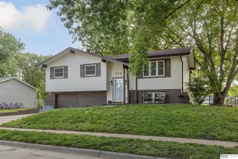 713 N 12th St, Blair, NE 68008