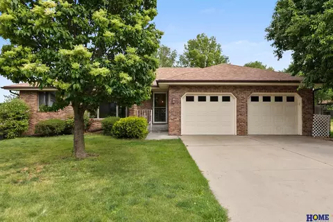 5601 Elk Cir, Lincoln, NE 68516