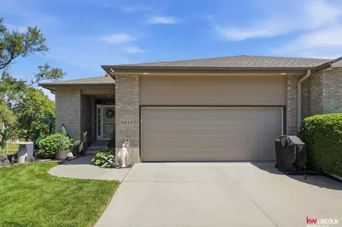 2932 Park Place Ct, Lincoln, NE 68506