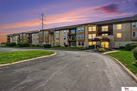 12727 W Dodge Rd #254C, Omaha, NE 68154