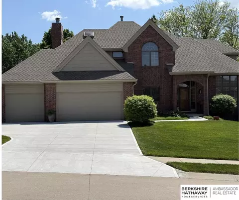 15917 Lamp Cir, Omaha, NE 68118