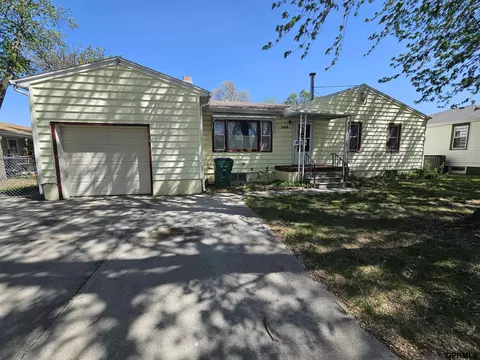 2419 Grand Island Ave, Grand Island, NE 68803