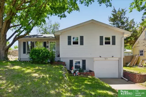 8211 Decatur St, Omaha, NE 68114